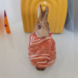 VINTAGE 1976 Beatrix Potter "Poorly Peter Rabbit" porcelain figurine